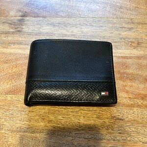 Tommy Hilfiger Black Genuine Leather Bifold Wallet w/ ID Window